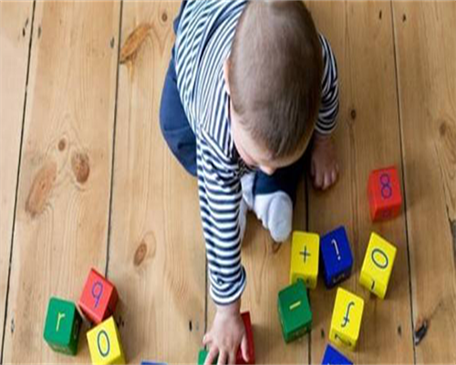 
              代孕宝宝发热38°用利巴韦林气雾剂期间还需要注意什么？
         